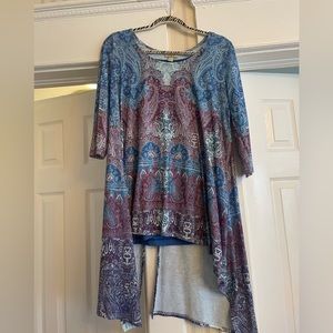 High/low 3/4 sleeve blouse